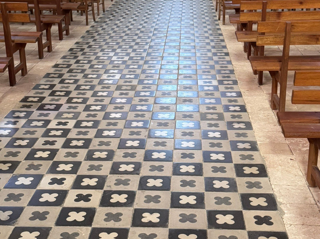 Eglise de la Trinite-Pleumartin必去景点