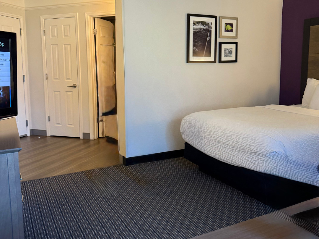 La Quinta Inn & Suites by Wyndham Shreveport Airport主图