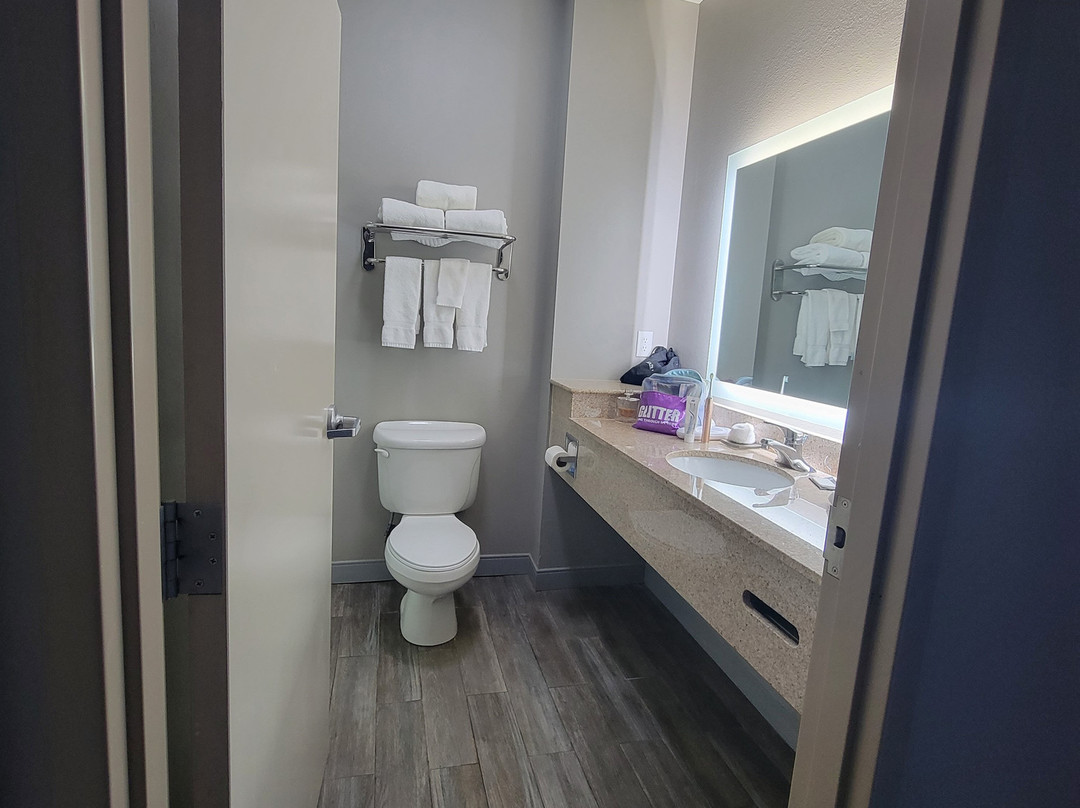 La Quinta Inn & Suites by Wyndham Glen Rose主图