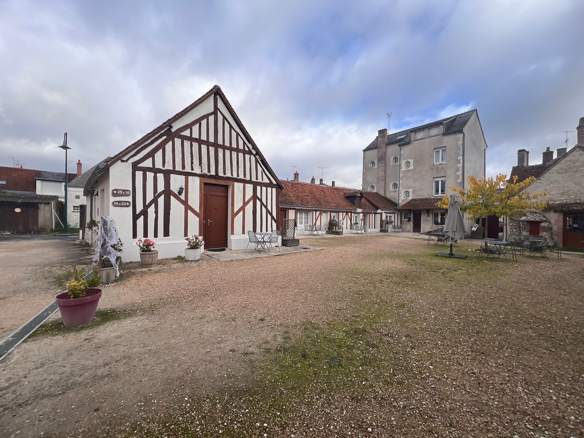 Logis Hôtel du Cygne-官方