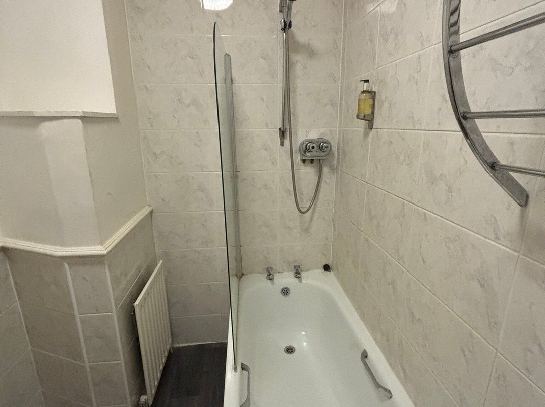 The Devils Punchbowl主图