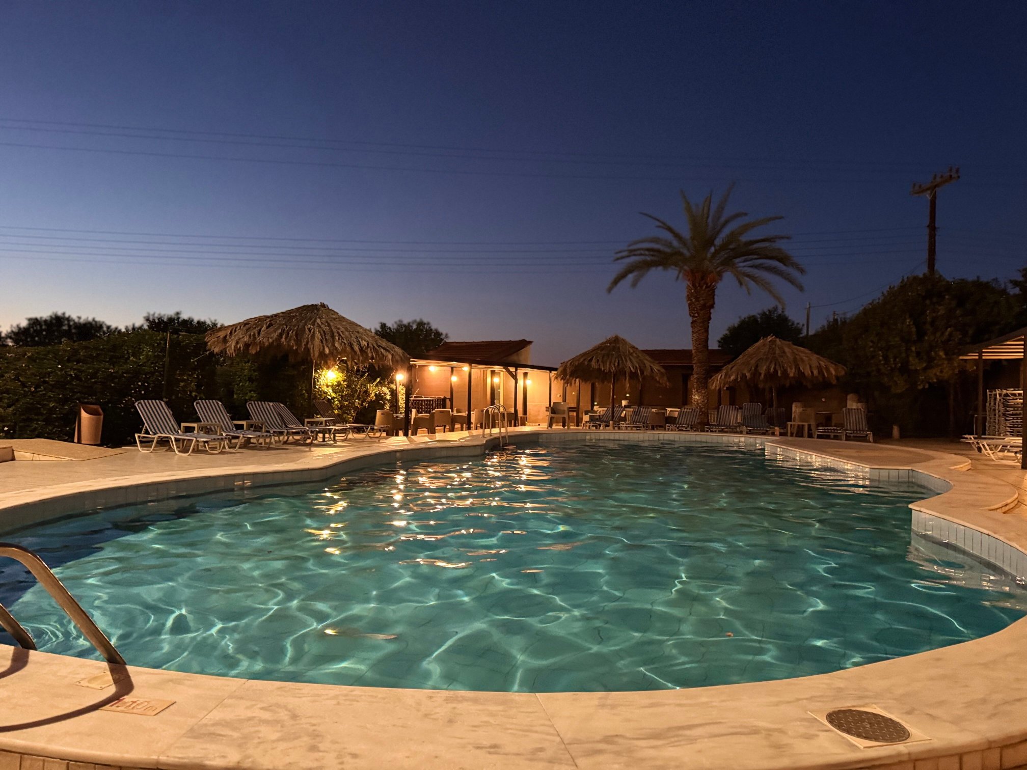 Karteros Hotel-泳池