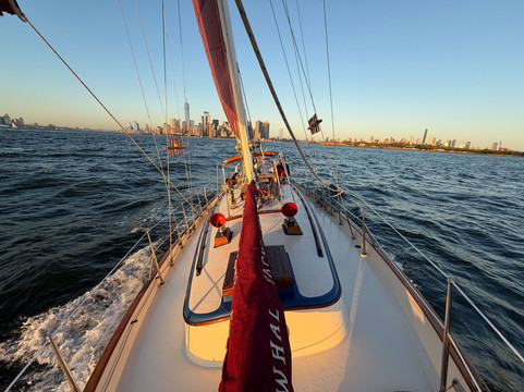 Narwhal Yacht Charters-纽约市必去景点