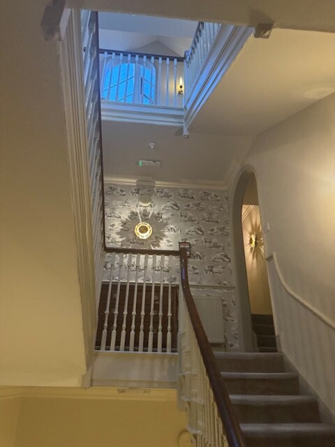 昆斯伯里酒店主图