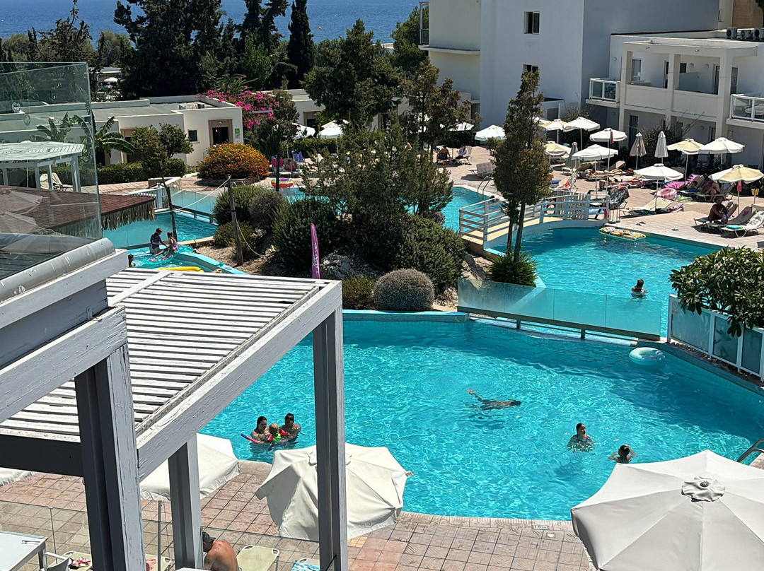 Kiotari Miraluna Beach Resort主图