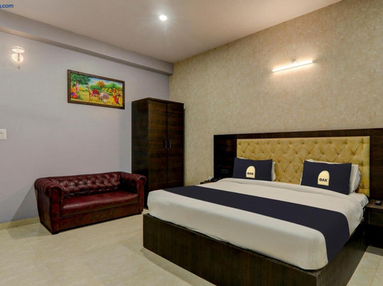 Townhouse OAK Hotel Aradhna Inn Unit By Blue Moon Hotel