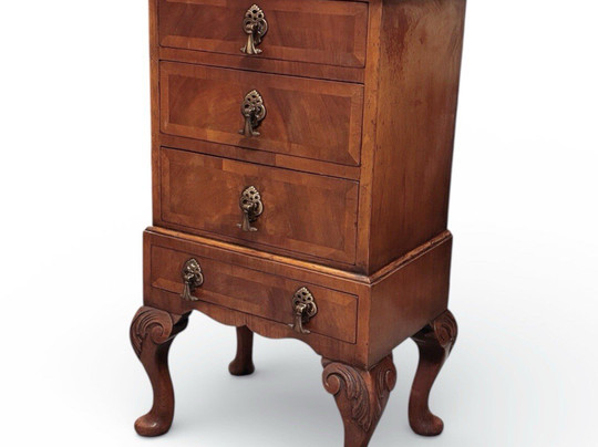 Antiques & Chic-哈洛必去景点