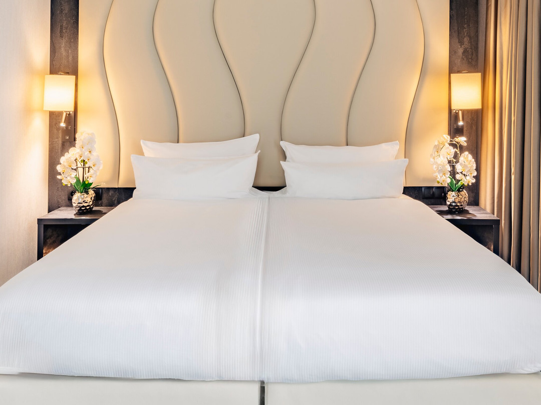 PLAZA Premium Grand Winston主图