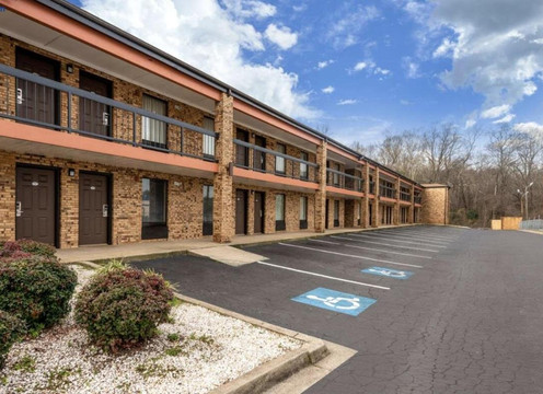 Econo Lodge Inn & Suites