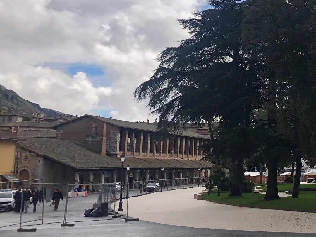 Piazza Quaranta Martiri-古比奥必去景点
