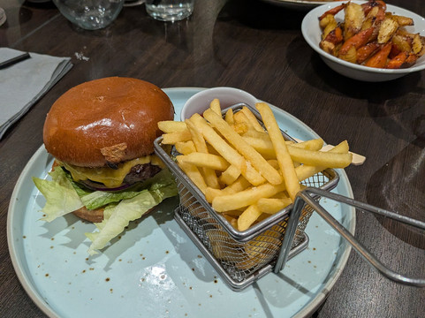 诺曼底酒店主图