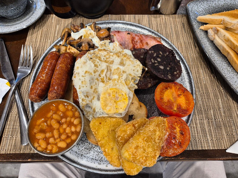 Cromwell's Gastro Bar