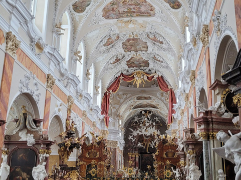 Osek Monastery-Osek必去景点