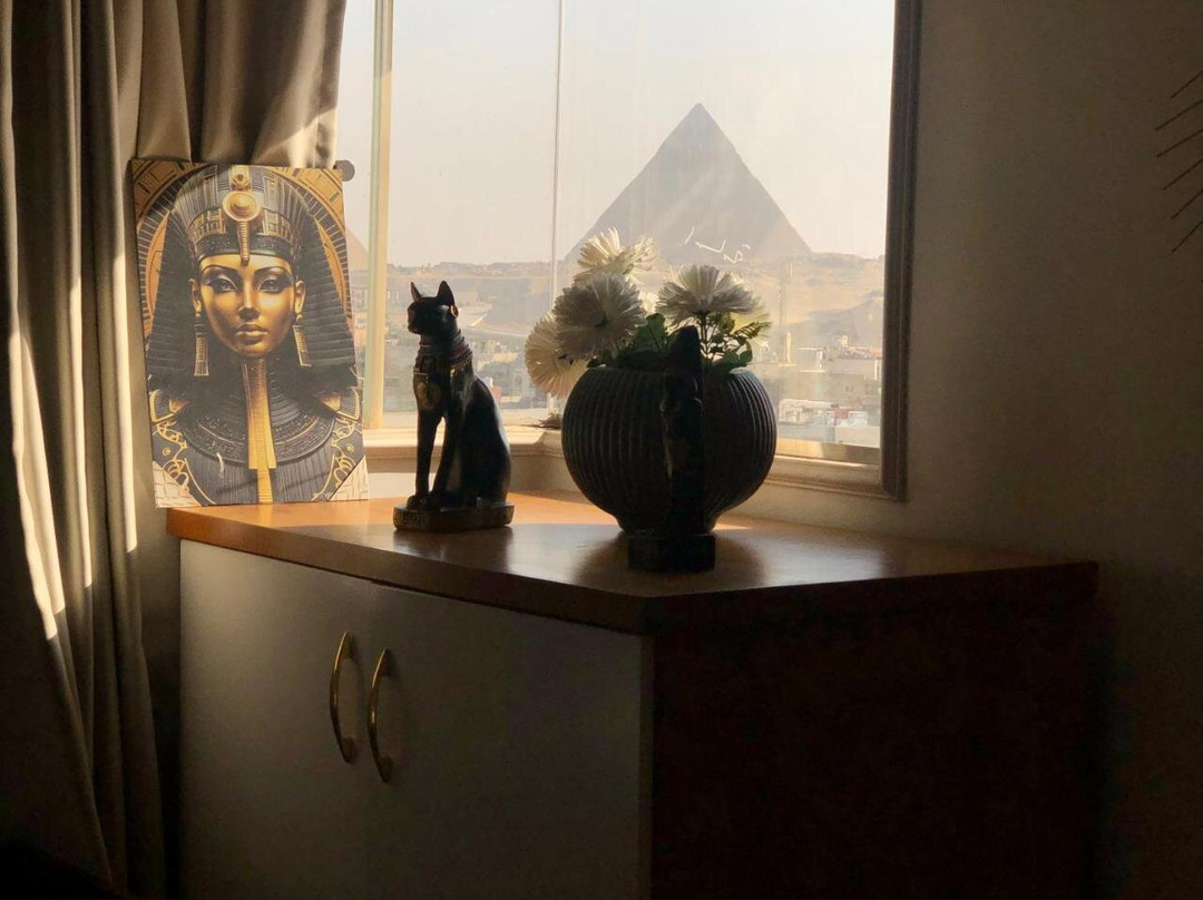 Sneferu tota pyramids inn view