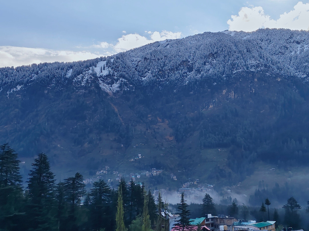 马拉里果园草坪酒店主图