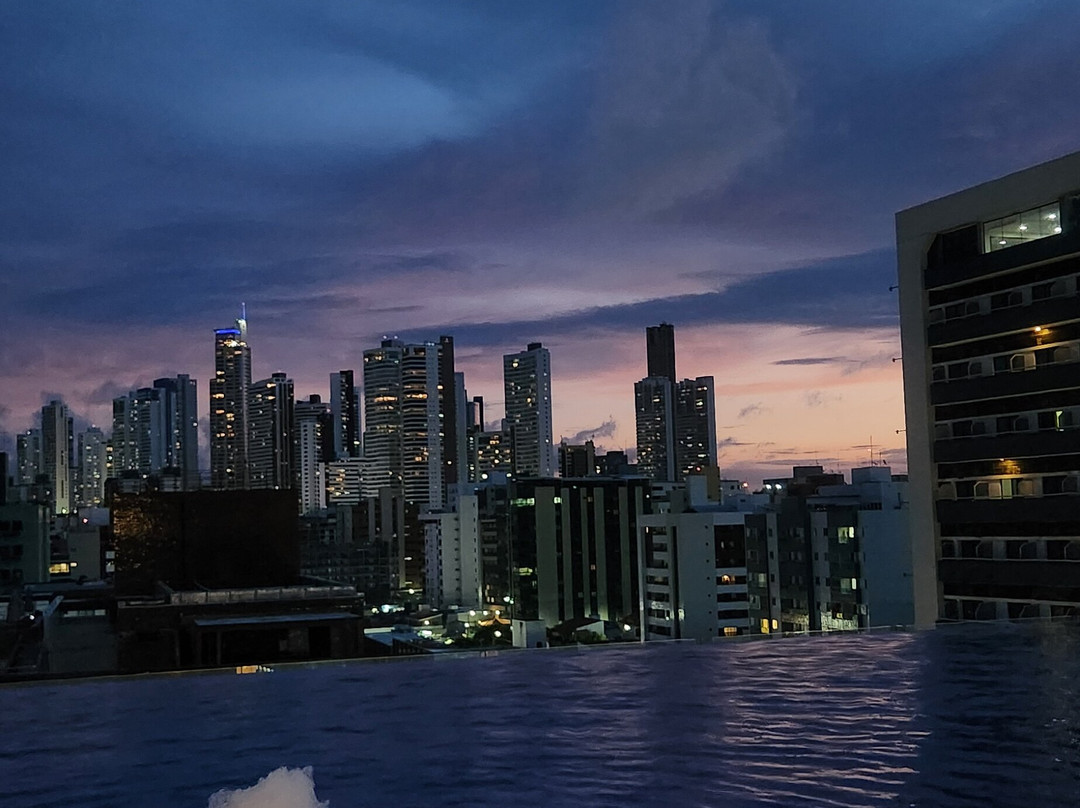 若昂佩索阿凯艺全套房酒店主图