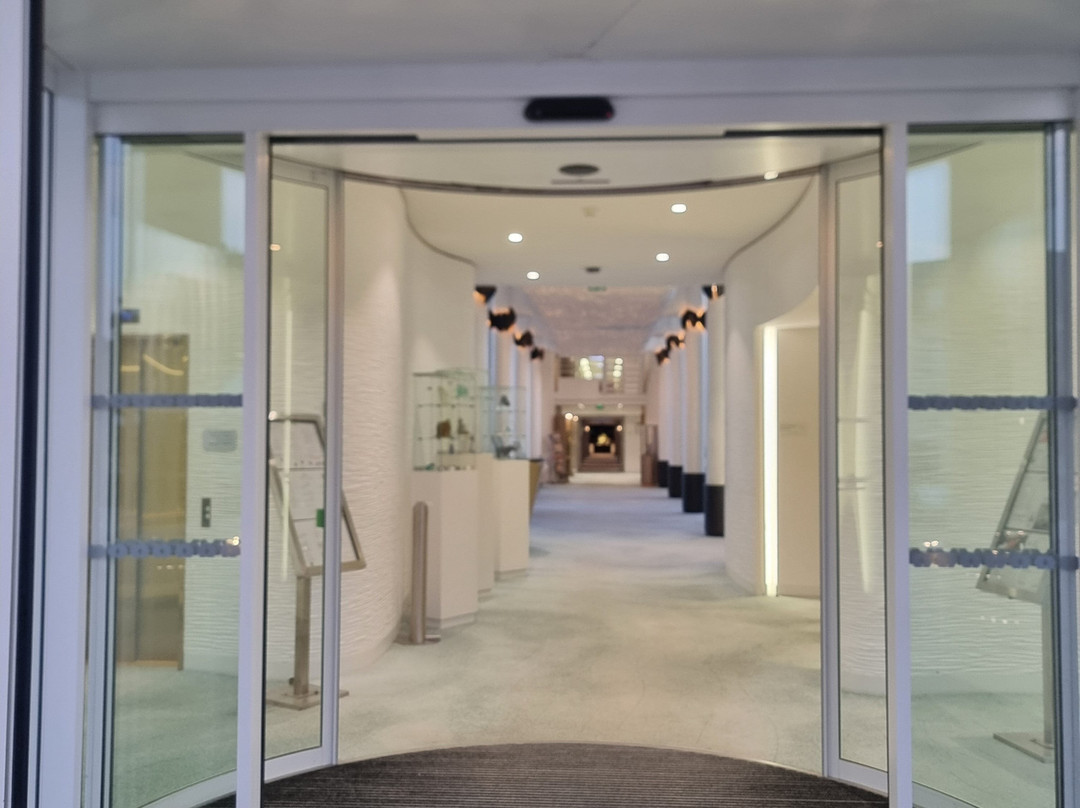 美丽华拉西加尔海水浴及 Spa 酒店主图