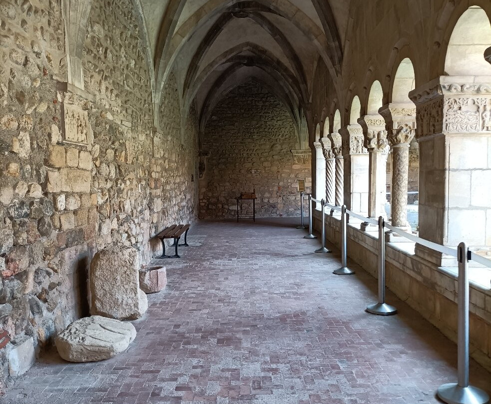 Elne Cathedral and Cloister-Elne必去景点