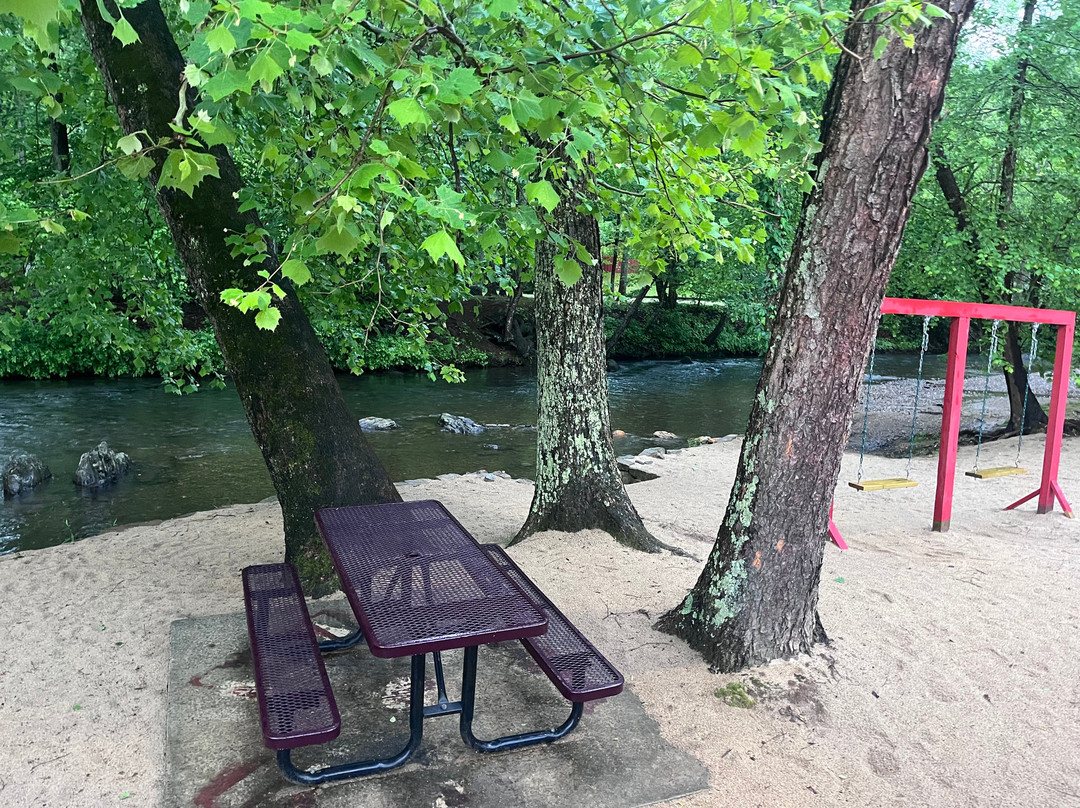 河湾小屋汽车旅馆主图