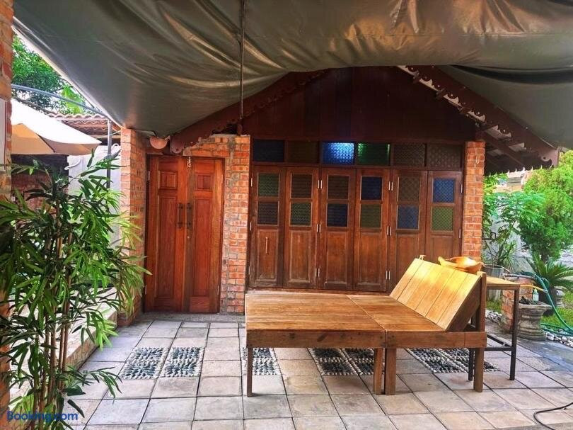 Lelangit Inn