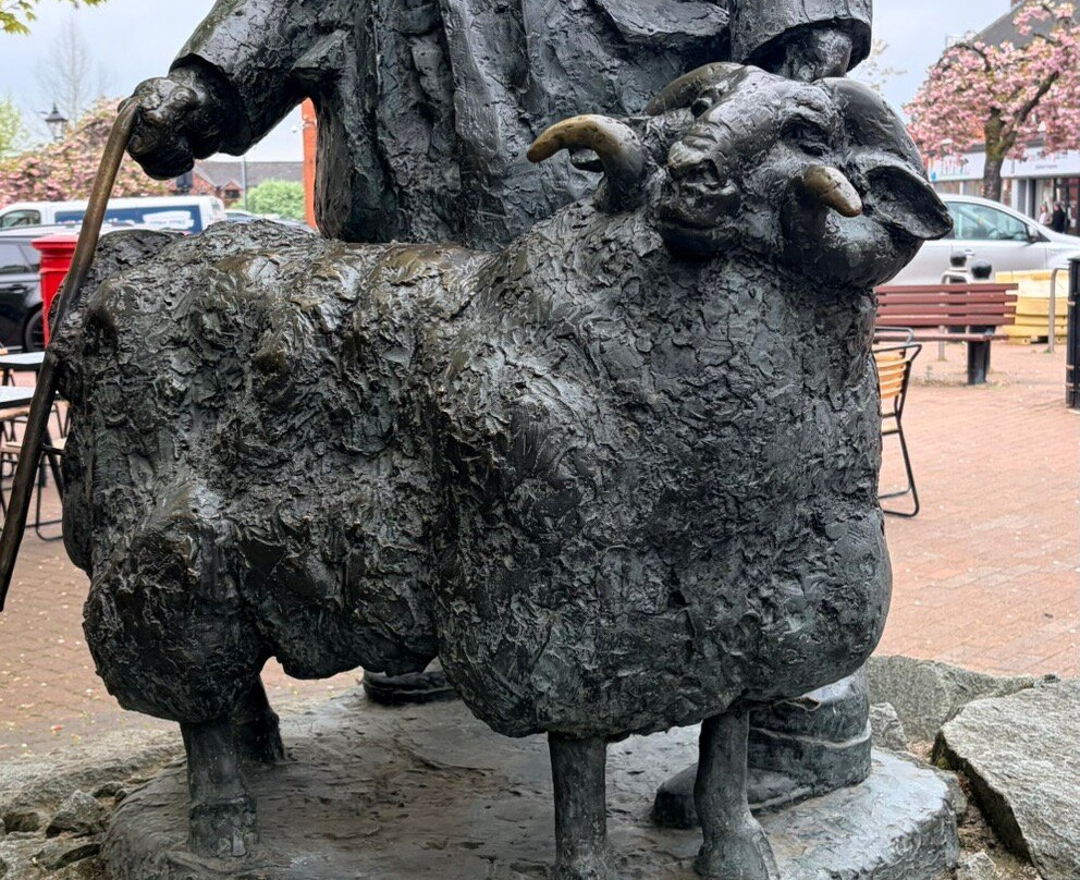 The Borderland Farmer Statue-奥斯沃斯特必去景点