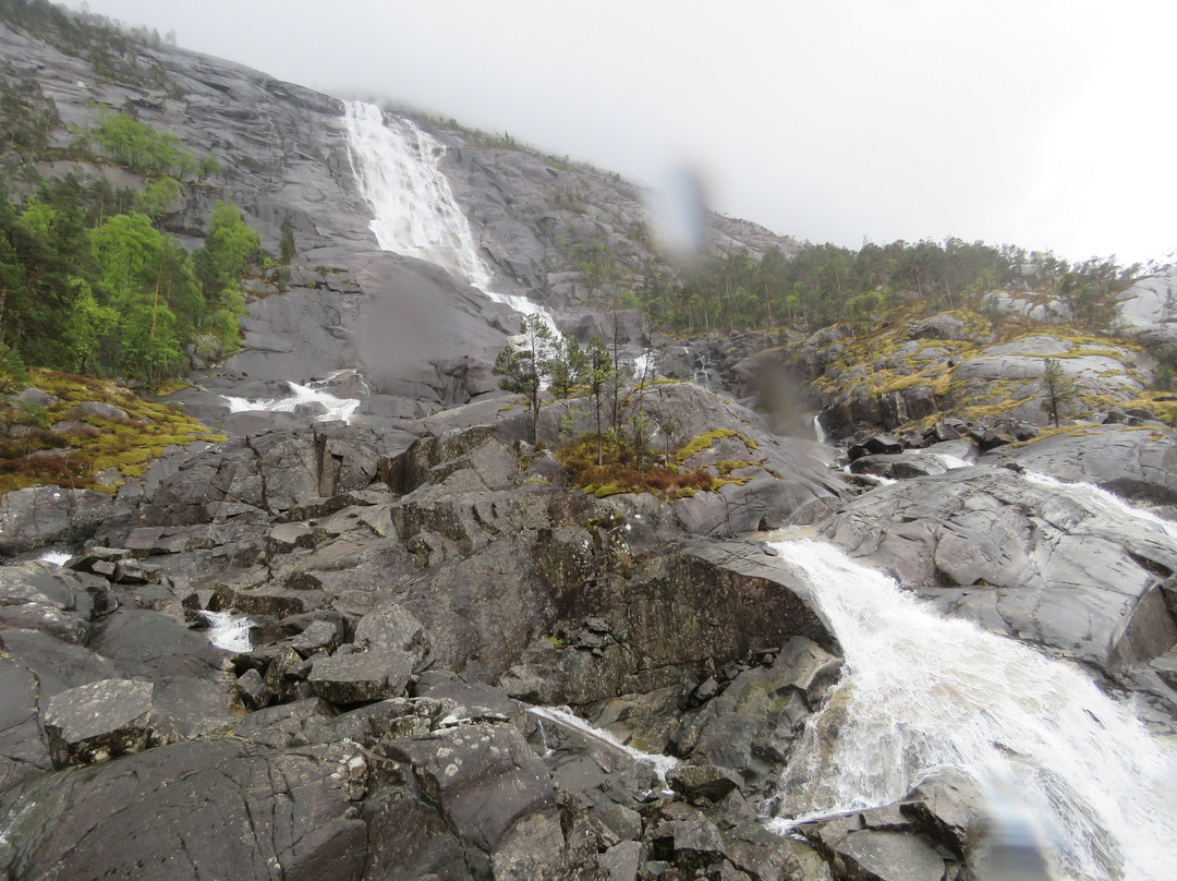 Langfoss Waterfall-Fjaera必去景点