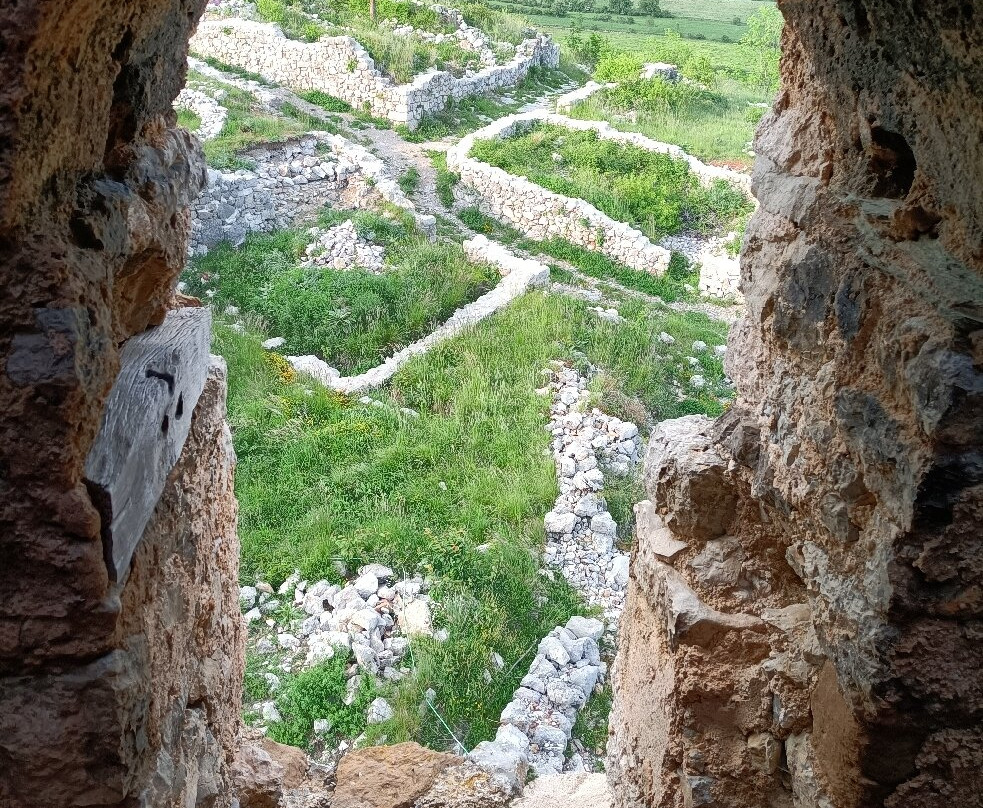 Santa Maria del Castell de Gósol-Gosol必去景点
