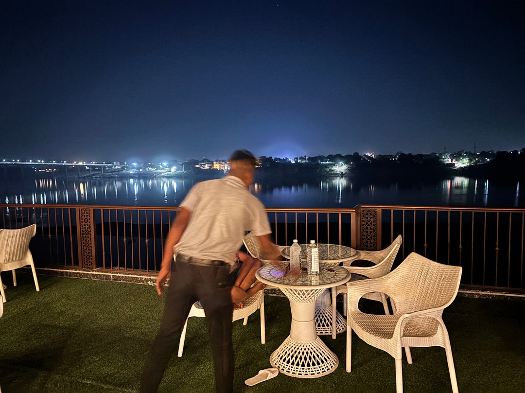 Hotel Aviral Ganga