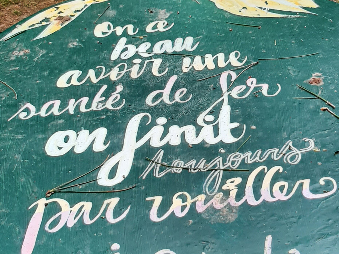 Jardins en Hommage à Jacques Prévert-Saint-Germain-des-Vaux必去景点