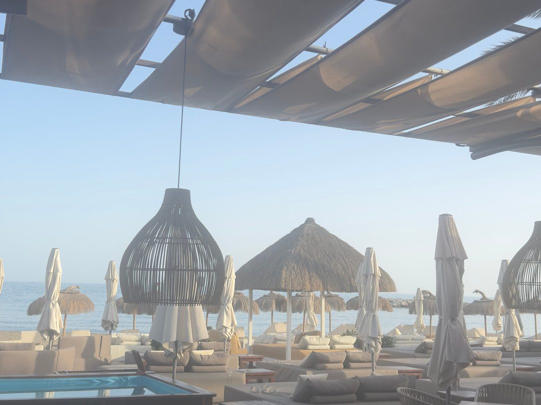 Kova Beach Club-巴努斯港必去景点