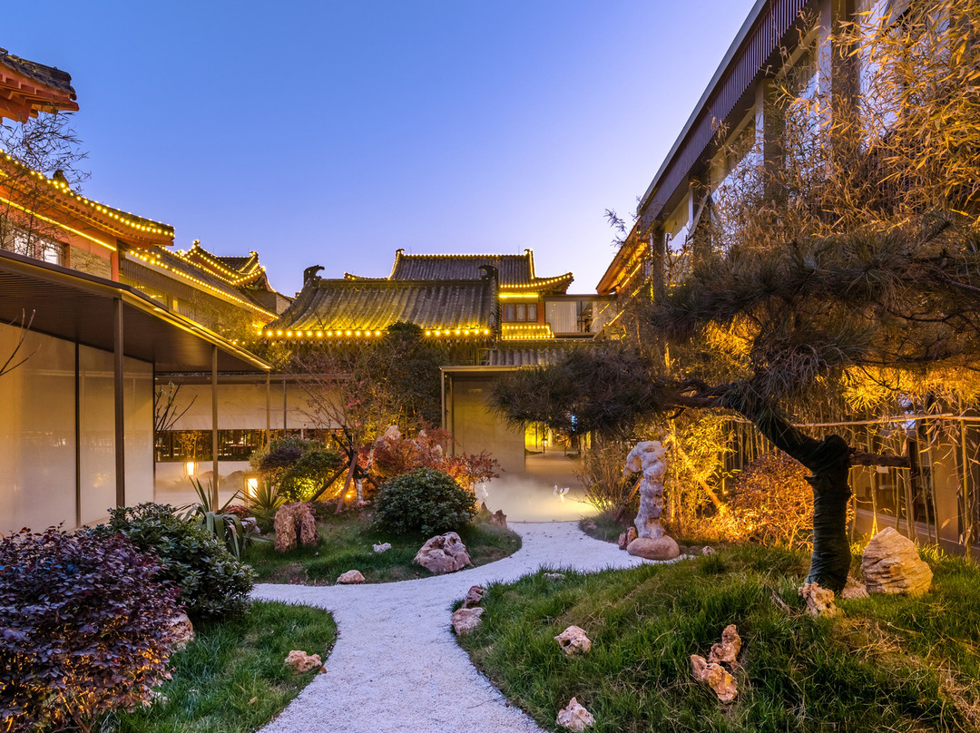 开封清明上河园鼓楼广场｜御和府•古典园林度假酒店