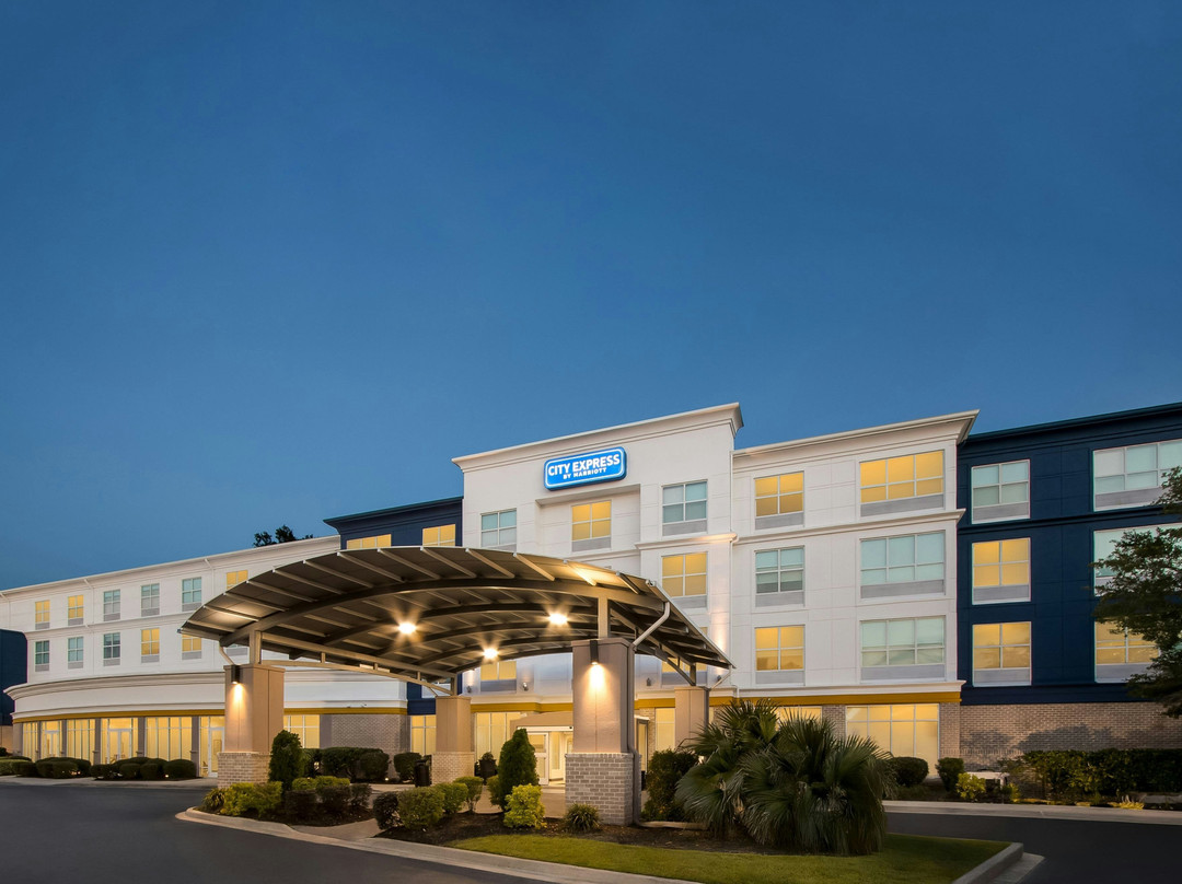 阿瓦纳机场贝斯特韦斯特精品酒店主图