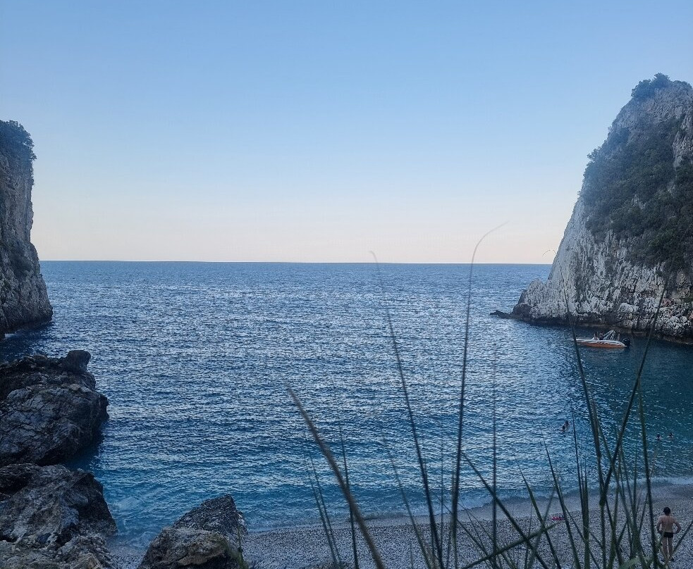 Fakistra Beach-Mouresi必去景点