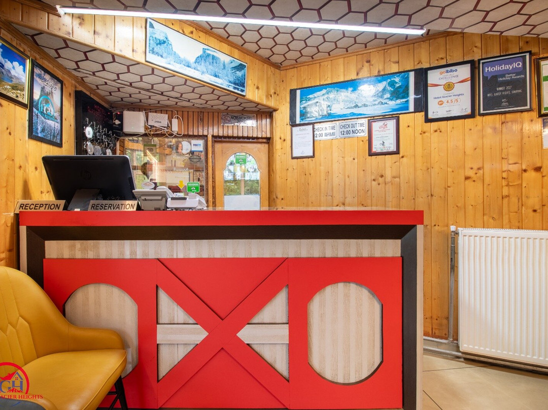 Hotel Glacier Heights主图