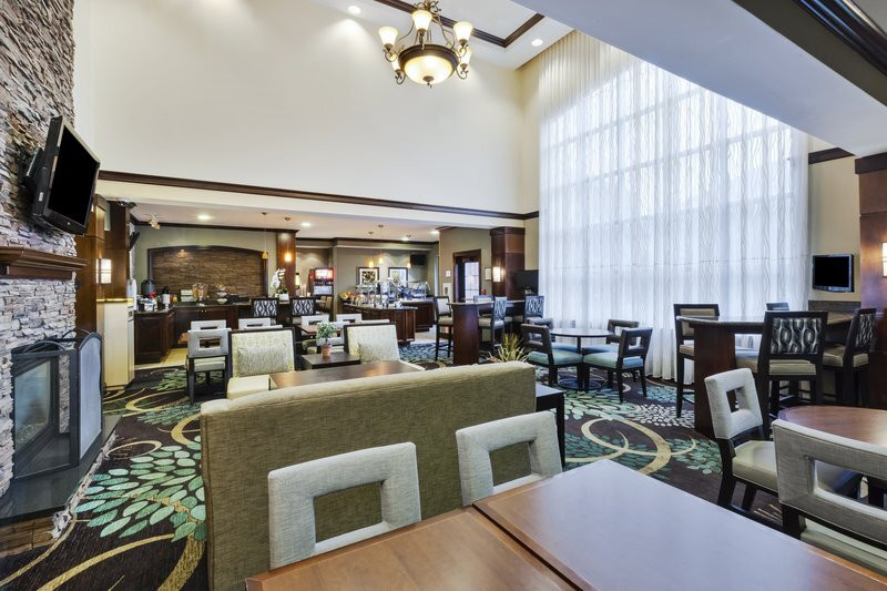 Staybridge Suites 兰辛，奥克莫斯by IHG主图