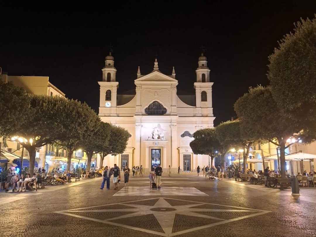 Basilica di San Nicolò-彼得拉－利古雷必去景点
