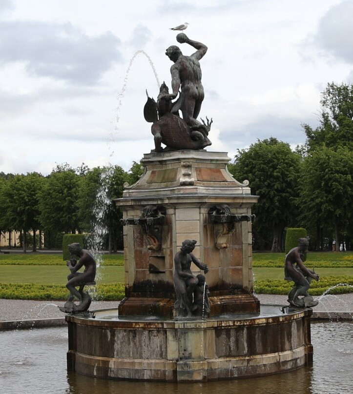 Herkulesfontänen (La Fontaine d'Hercule)-Drottningholm必去景点