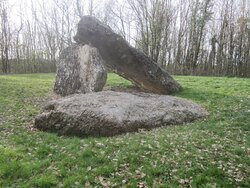 Dolmen Les Palets De Gargantua景点图片