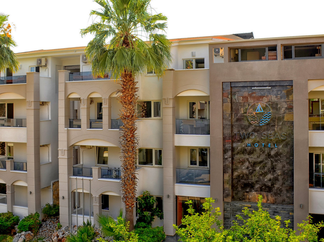 Two Seas Hotel