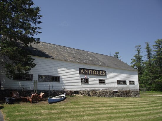 Wolfeboro Antiques & Artisan Barn景点图片