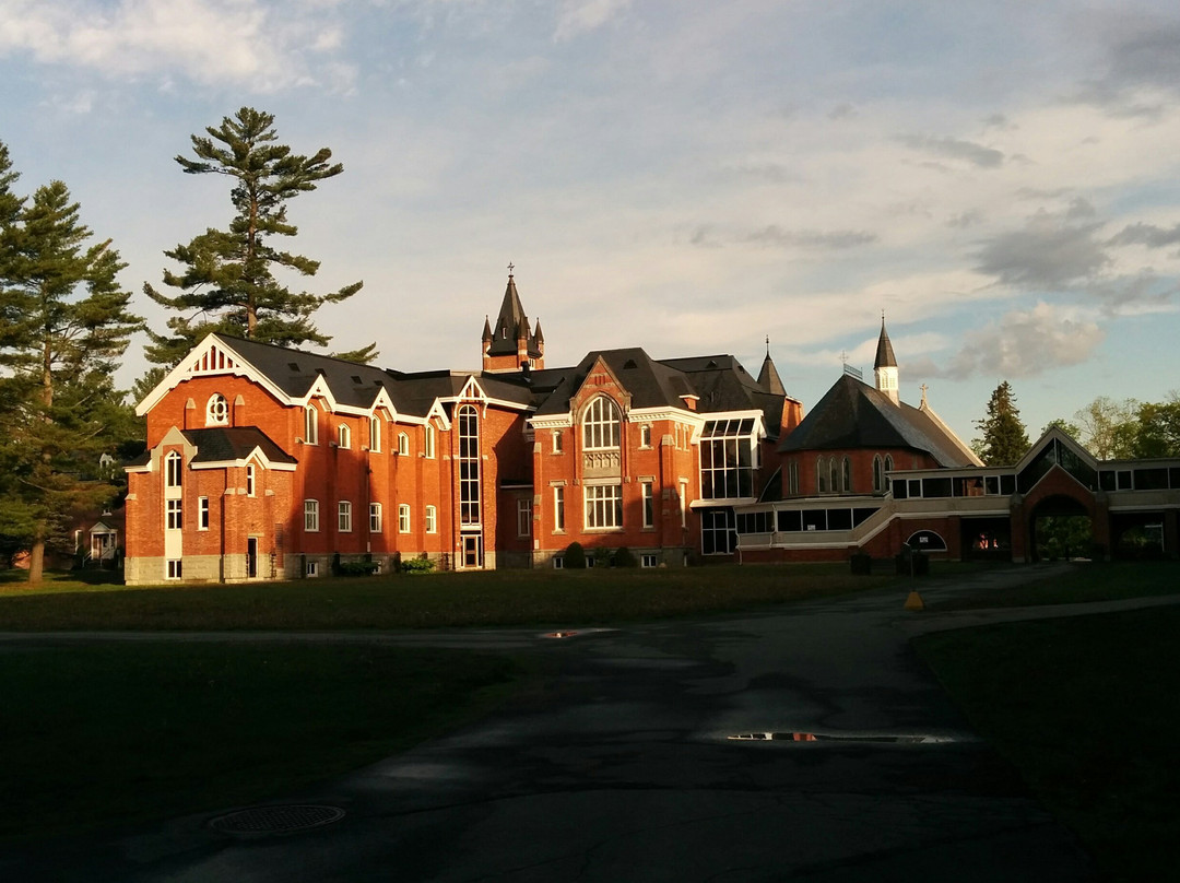 Bishop's University主图