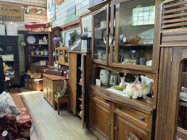 Off The Hinge Antiques-巴西必去景点