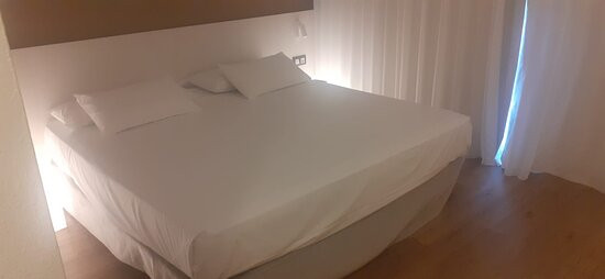 孔佛雷特尔酒店主图