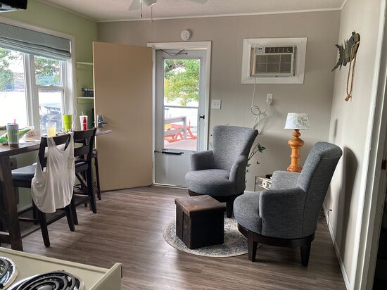 Lake Breeze Resort主图