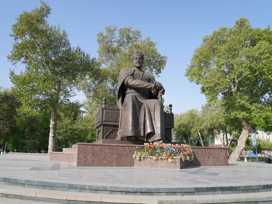 Statue of Amir Temur景点图片