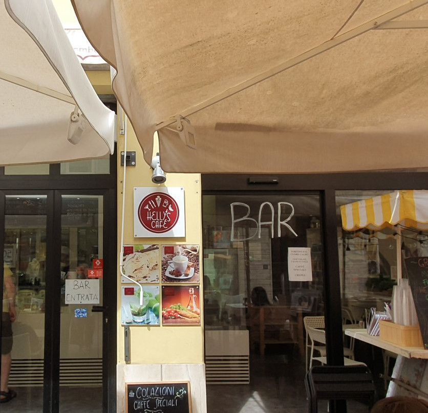 Helly's Café