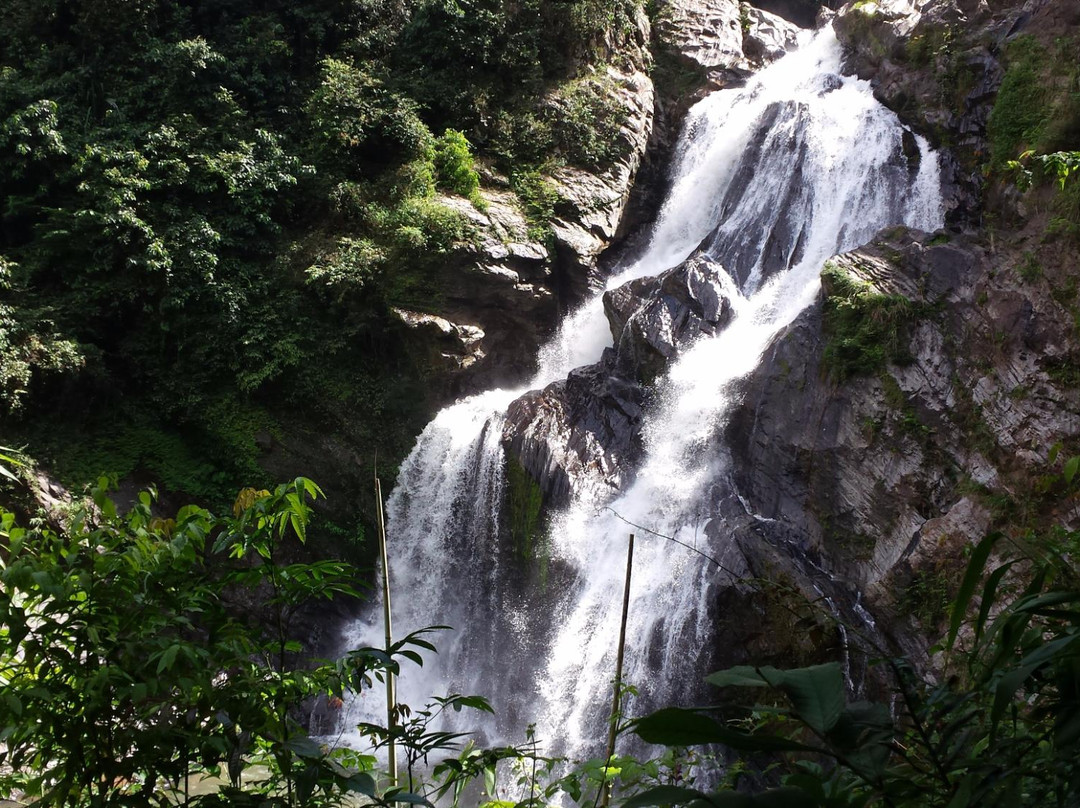 Krung Ching Waterfall景点图片