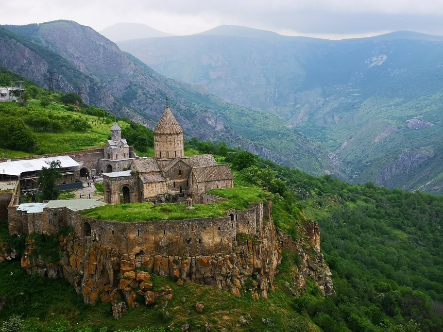 null-Tatev