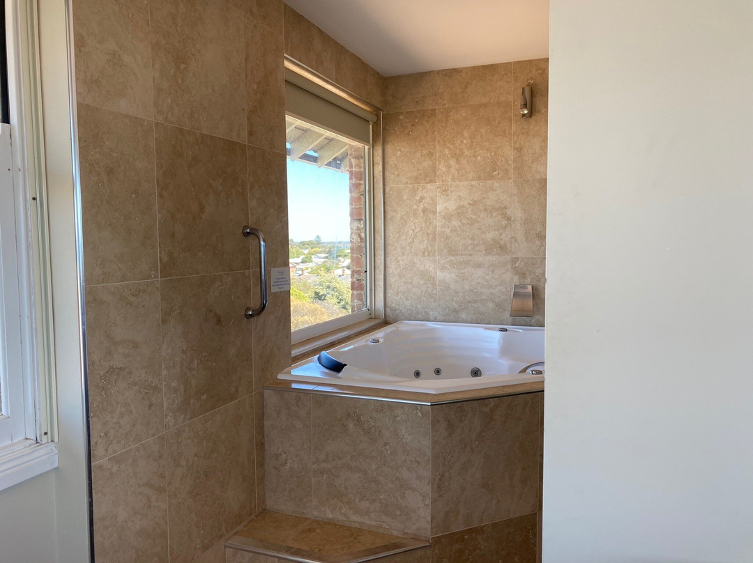 乌厄大酒店主图