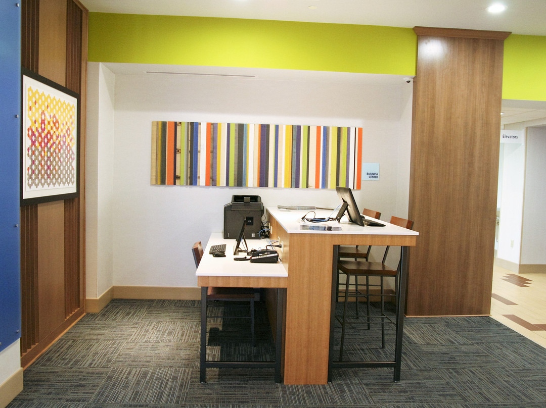 Holiday Inn Express & Suites Clarion By IHG主图
